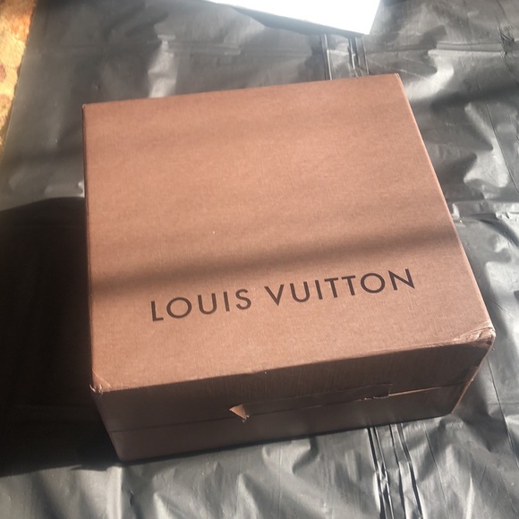 Louis Vuitton empty brown boxes with LV ribbon, LV tissue paper, LV care booklet - Picture 7 of 9